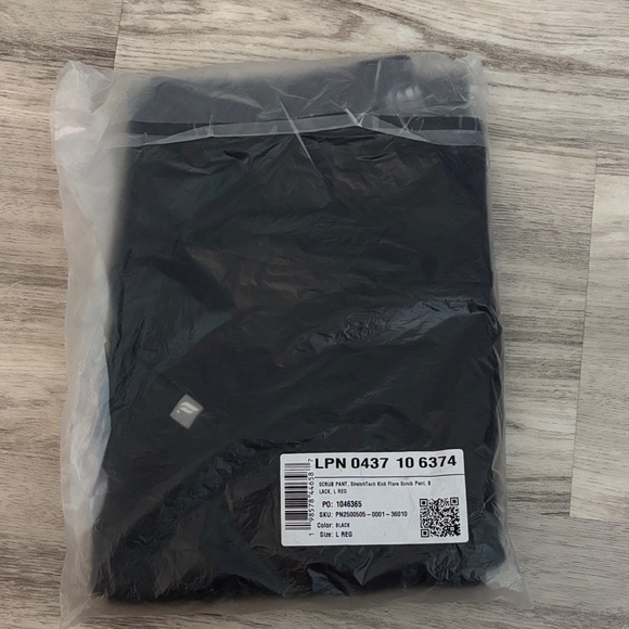 StretchTech™ Kick Flare Scrub Legging - Picture 3 of 5